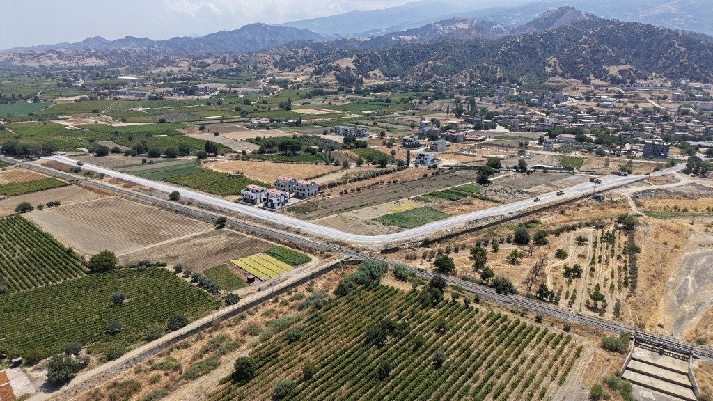 Büyükşehir, Salihli’de Yeni Yol Çalışmasını Başlattı