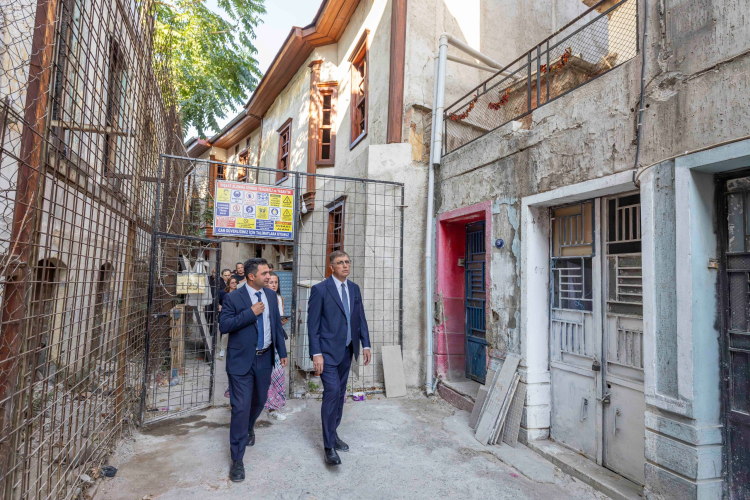 İzmir’in Tarihi Yapıları Gün Yüzüyle Buluşuyor