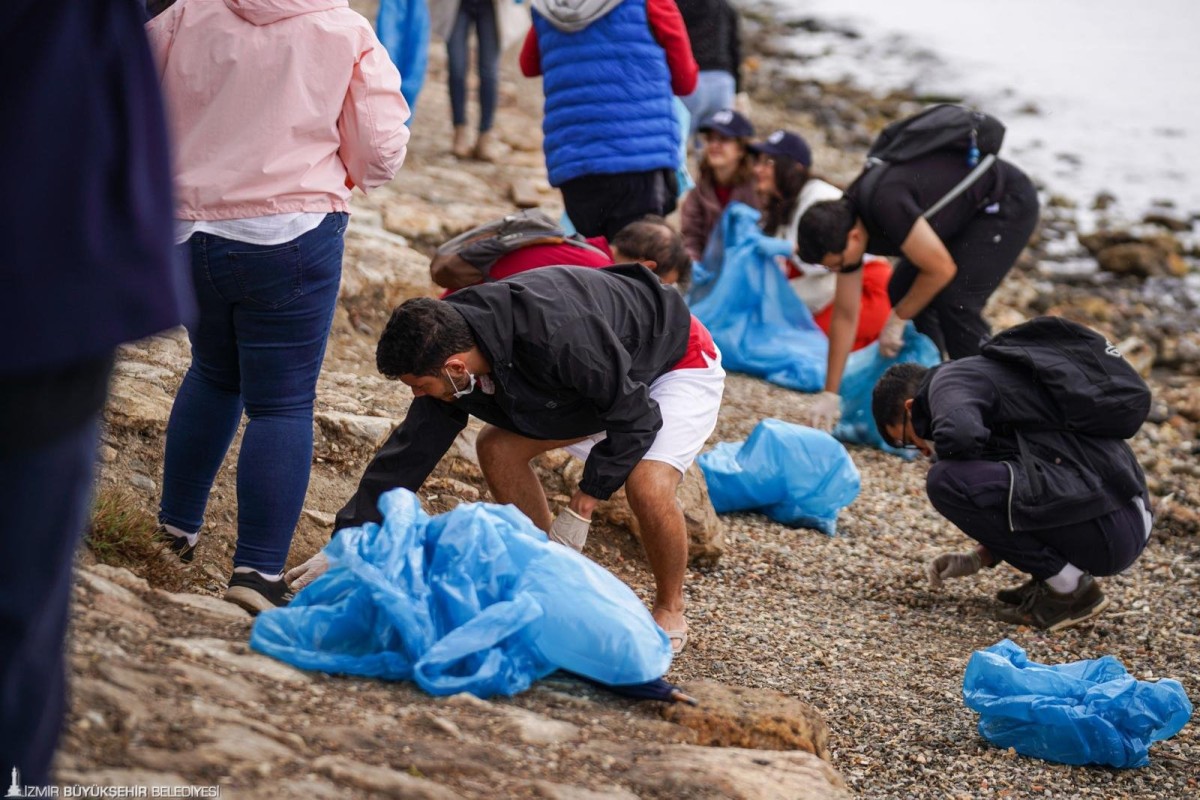 İzmirliler, Dünya Rekoru İçin Kıyıları Temizledi