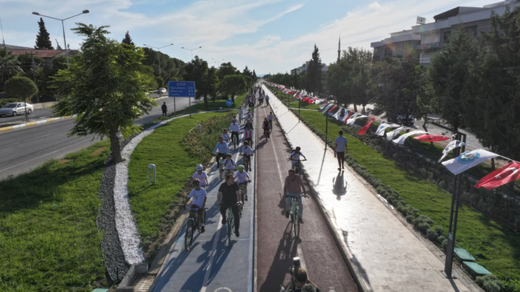 Akhisarlılar Eski Tren Yolu’nda Sağlık İçin Pedal Çevirdi
