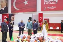 bayraklidaki okullara spor malzemesi destegi