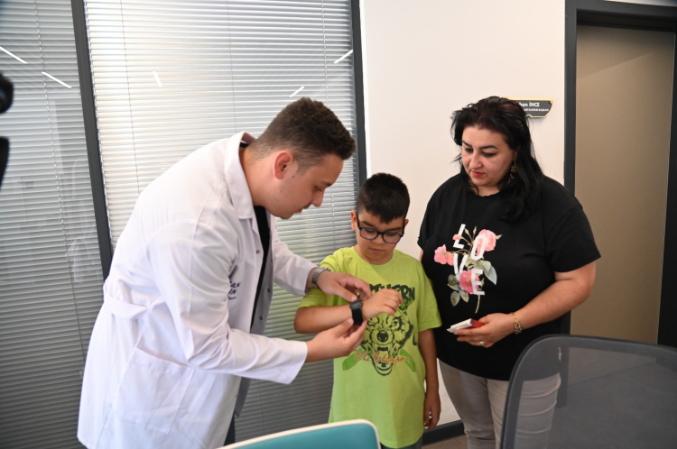 Manisa’dan Özel Bireyler İçin Akıllı Bileklik Desteği

