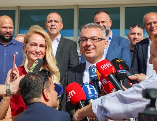 KKTC’nin 6. Cumhurbaşkanı Tufan Erhürman mazbatasını aldı, yemin 24 Ekim’de