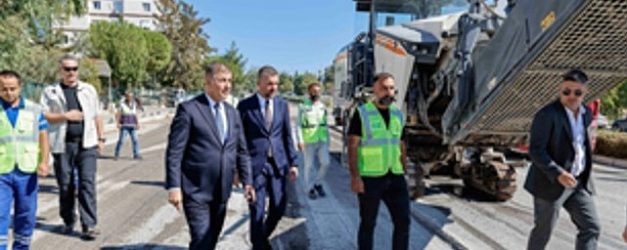 izmirin yollarinda gece gunduz asfalt calismasi