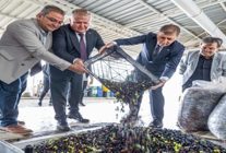 sezonun ilk zeytinyagi baskan tugaydan