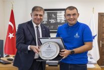 tarihi basarilara imza atan tuna baskan tugayla bulustu