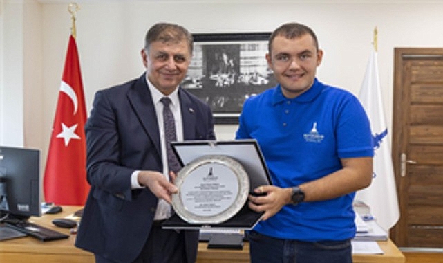 tarihi basarilara imza atan tuna baskan tugayla bulustu