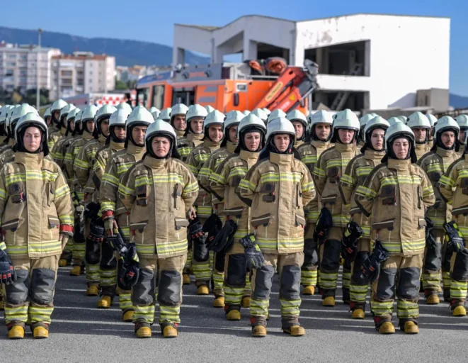İzmir’de 139 yeni itfaiyeci göreve başladı